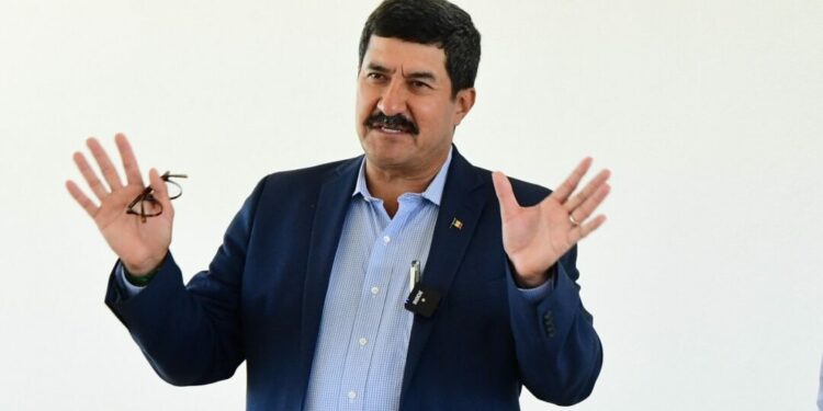 La Fiscalía Anticorrupción de Chihuahua dice que Corral es buscado por la justicia; el fiscal de la Ciudad de México afirma: “No lo protegí”