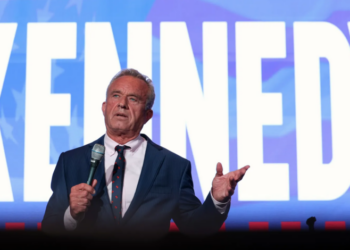 Robert F. Kennedy Jr., que era candidato independiente, decide dejar su campaña y dar su apoyo a Trump