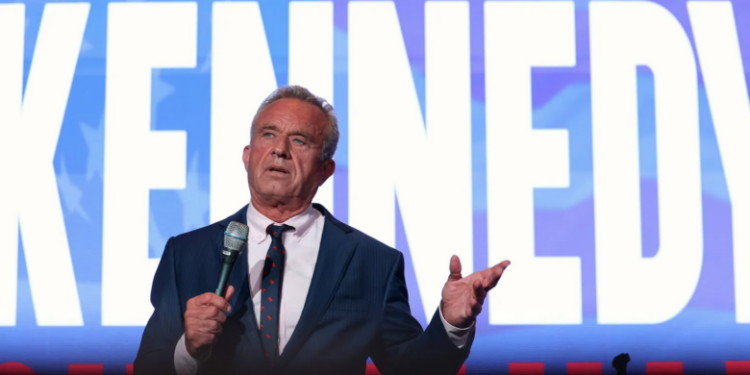 Robert F. Kennedy Jr., que era candidato independiente, decide dejar su campaña y dar su apoyo a Trump