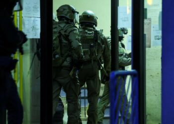 El grupo Estado Islámico se atribuye la responsabilidad de un ataque con un cuchillo que resultó en la muerte de tres personas en Alemania