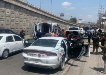 Choque en Salvador Nava acaba en balacera; una persona resulta herida