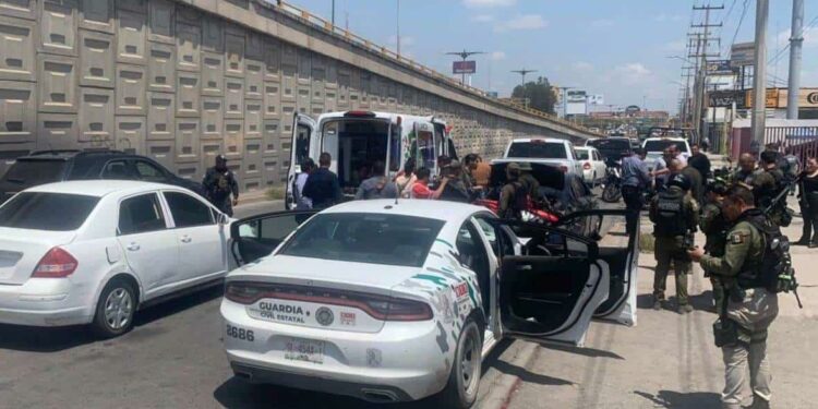Choque en Salvador Nava acaba en balacera; una persona resulta herida