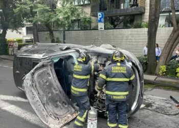 Así ocurrió el intenso choque entre un carro lujoso y una camioneta en las calles de Polanco