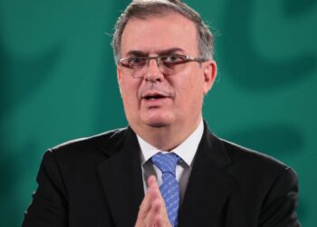 Ebrard le pide al embajador que no haga amenazas a México por la reforma judicial