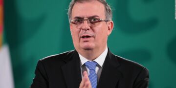 Ebrard le pide al embajador que no haga amenazas a México por la reforma judicial