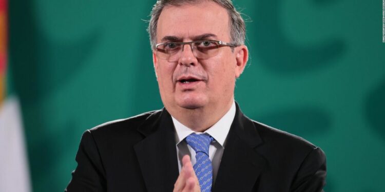 Ebrard le pide al embajador que no haga amenazas a México por la reforma judicial
