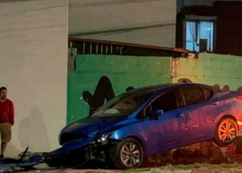 El conductor perdió el control y estuvo a punto de chocar contra una casa en El Aguaje