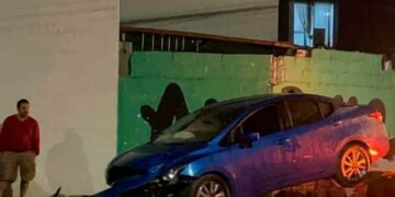 El conductor perdió el control y estuvo a punto de chocar contra una casa en El Aguaje