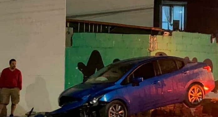 El conductor perdió el control y estuvo a punto de chocar contra una casa en El Aguaje