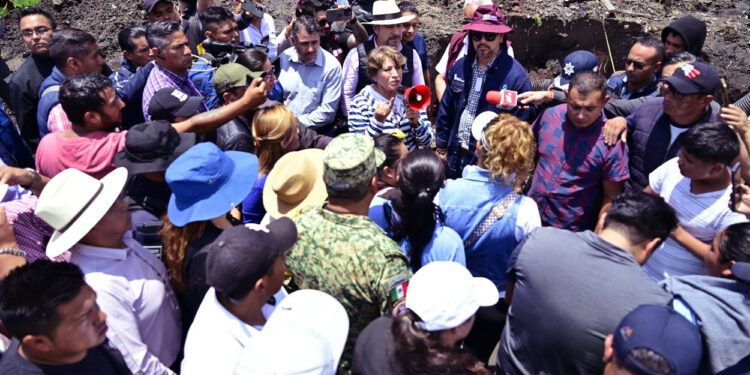 VIDEO | Delfina Gómez visitó una región afectada por inundaciones en Chalco, donde fue objeto de críticas contundentes