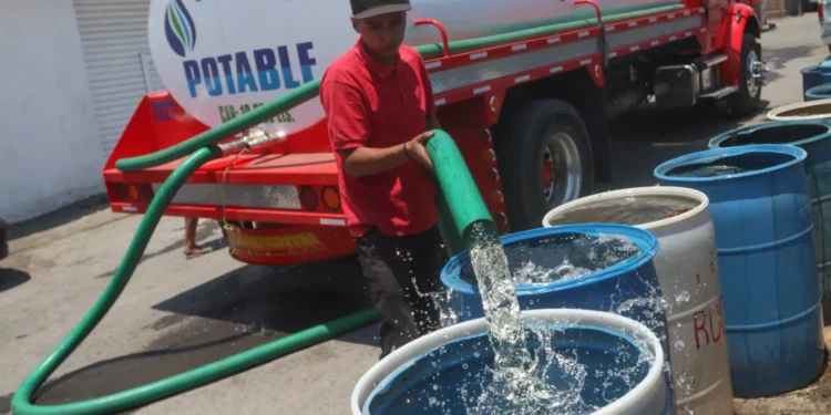 El Gobierno del Estado comprará más de 60 pipas para repartir agua en colonias