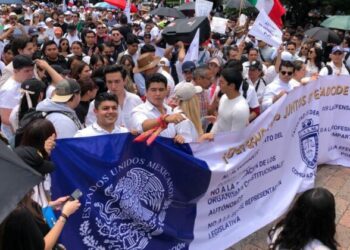 Los estudiantes de la UNAM responden a AMLO y Sheinbuam, defendiendo su derecho a la protesta