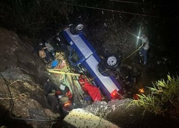 En Malinalco, tres peregrinos mueren en un accidente de tránsito y 13 personas resultaron heridas