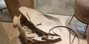 El niño que rompió una vasija de un museo de 3.500 años