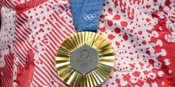 Dr. Simi premia esfuerzo de atletas que participan en París 2024