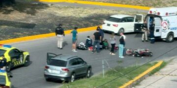 En un accidente ocurrido en la glorieta Mariano Jiménez, varios conductores de motocicletas sufrieron lesiones