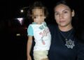 Una niña de tres años fue salvada mientras caminaba por la carretera de Nayarit sola