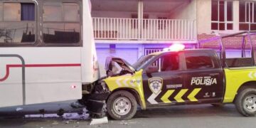 Por choque en la B. Anaya, diez trabajadores y dos oficiales de la Policía de la capital resultaron con golpes