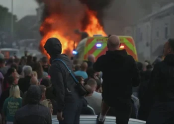 Más de 90 detenidos por la violencia de grupos ultraderechistas en ciudades británicas