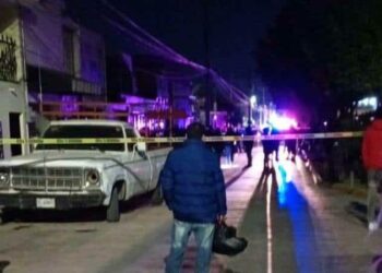 Un joven conductor de moto fallece al chocar contra una camioneta en la calle Simón Díaz