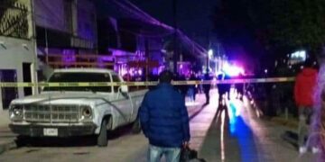 Un joven conductor de moto fallece al chocar contra una camioneta en la calle Simón Díaz