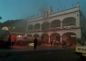 Un incendio afecta a una parte del edificio del ayuntamiento de Tancanhuitz