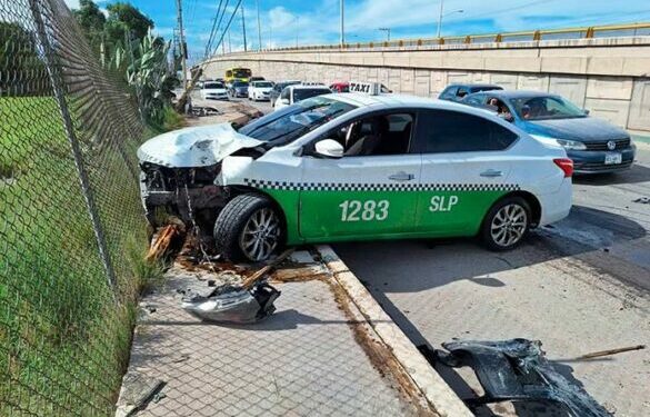 Un grave accidente en la carretera Anillo Periférico Oriente causó solo daños materiales