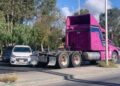Un conductor de un camión colisiona con un automóvil compacto en Periférico Oriente