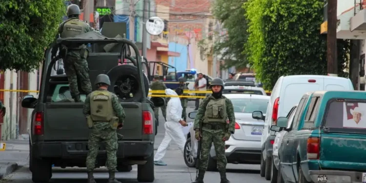 En Guanajuato, cinco individuos han sido asesinados y otras dos personas han sido colgadas en un puente vehicular