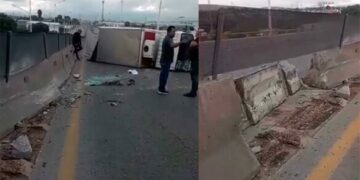 Un camión de transporte de mercancías se vuelca en el Periférico Norte