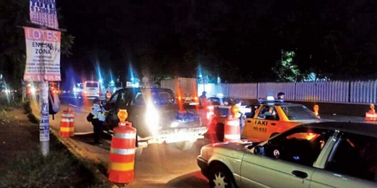 En Oaxaca, un joven falleció tras ser baleado por agentes de policía en un retén de alcoholímetro