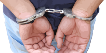 Policía vial fue arrestado por solicitar 12 mil pesos a un motociclista detenido por exceder los límites de velocidad