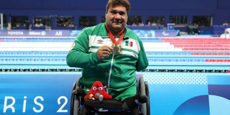 ¡Oro para México! Arnulfo Castorena confirma su posición como el mejor en la prueba de los 50 metros estilo pecho