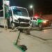 Un camión que transportaba trabajadores derribó un semáforo
