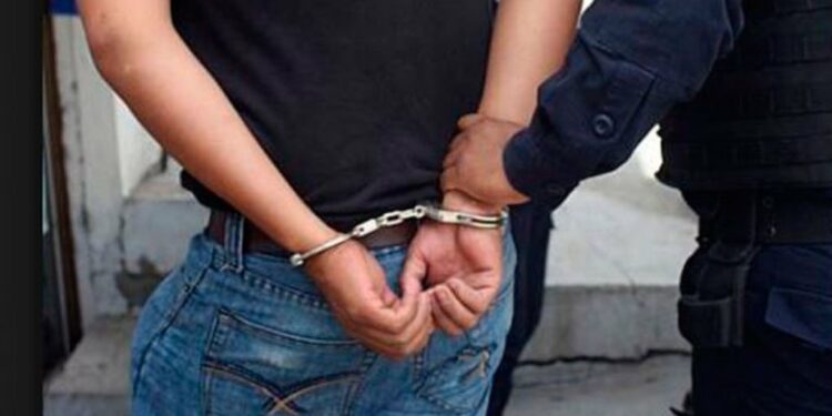 Detienen a 5 jóvenes que llevaban un cuerpo en Sonora