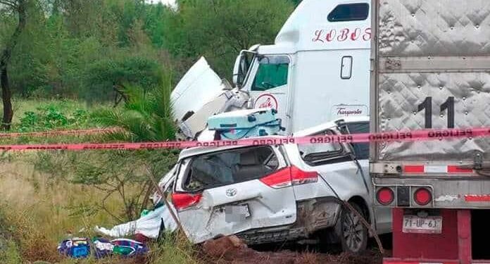 Accidente vial causa la muerte de cuatro potosinos que se dirigían a Mazatlán