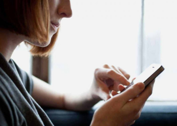¿Existe una conexión entre usar teléfonos y el cáncer en el cerebro? Esto lo afirma un informe de la OMS