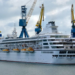 El lujoso crucero que planeaba viajar alrededor del mundo en 3 años ha estado detenido en Irlanda del Norte por tres meses