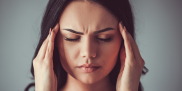 Ni descanso, ni dietas mágicas: 4 ideas falsas sobre cómo tratar la migraña crónica