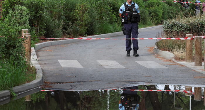 Un hombre apuñala a su esposa y a sus dos hijas cerca de París