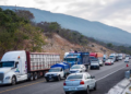 Sujetos armados realizan asalto masivo a automovilistas en carretera de Chiapas
