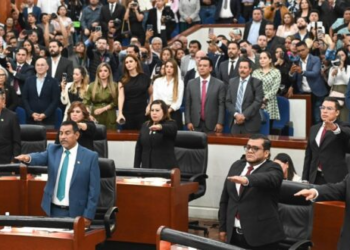 La LXIV Legislatura se establece entre controversias