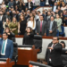 La LXIV Legislatura se establece entre controversias