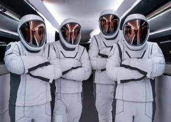 La vuelta de la expedición de astronautas no profesionales representa un momento histórico en la aventura espacial