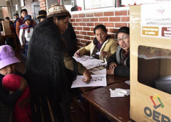 ¿Cómo se lleva a cabo en Bolivia la elección de jueces mediante el voto popular similar a la que se llevó a cabo en México?