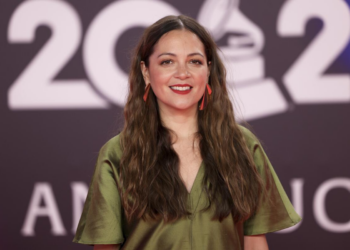 Natalia Lafourcade recibió el título de embajadora de la música por la paz