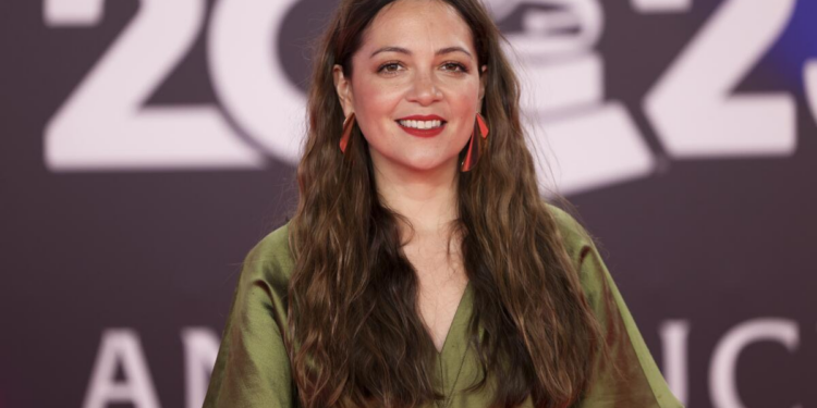 Natalia Lafourcade recibió el título de embajadora de la música por la paz