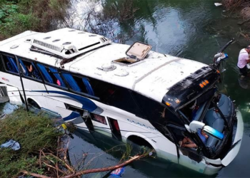 Un autobús se vuelca en la región de la Huasteca, dejando a 30 personas heridas