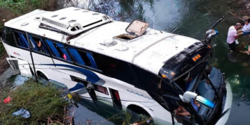 Un autobús se vuelca en la región de la Huasteca, dejando a 30 personas heridas