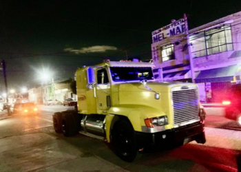 Un conductor de camión provoca colisión en la carretera Rioverde